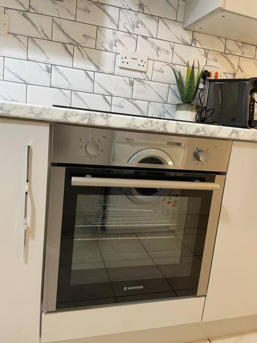 Modern 1 Bed Apartment In The City Centre Of Ντέρμπι Εξωτερικό φωτογραφία